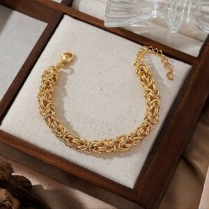 💛💛NEW💛💛 STUNNING!! 18KT Gold Plated over SS Chain Bracelet